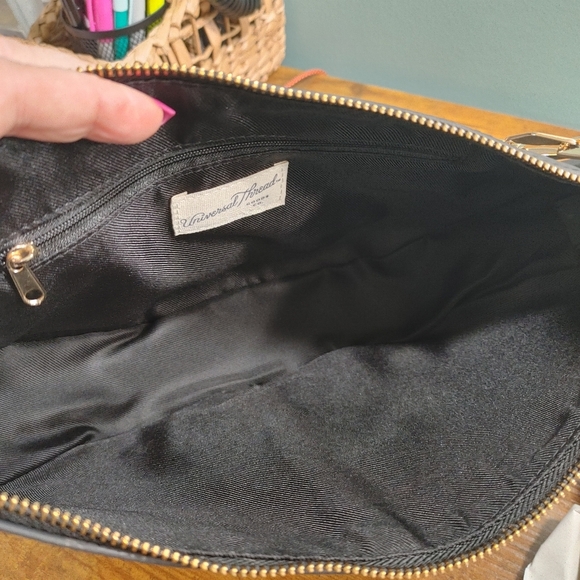 Universal Threads Black Crescent Style Chain Link Shoulder Bag - Picture 6 of 11